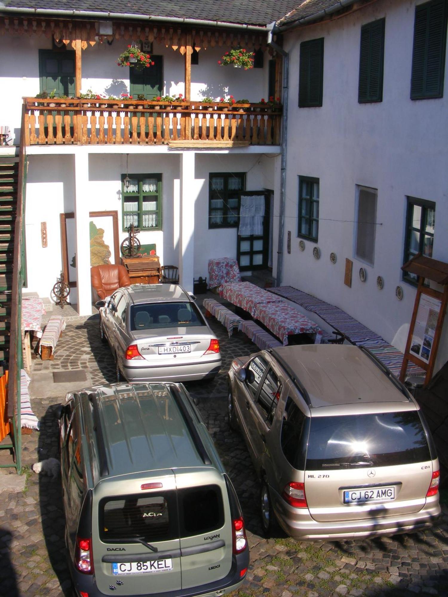 Gobe Csarda Hotel Oradea Exterior photo