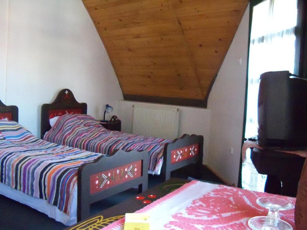 Gobe Csarda Hotel Oradea Room photo