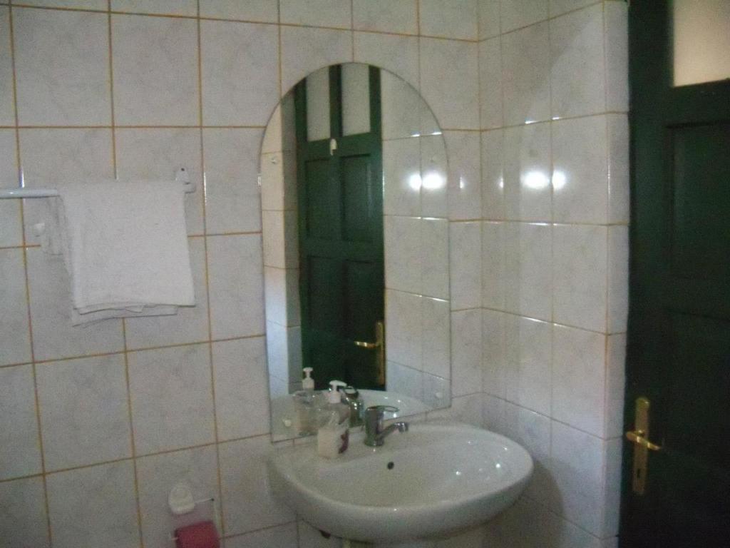 Gobe Csarda Hotel Oradea Room photo